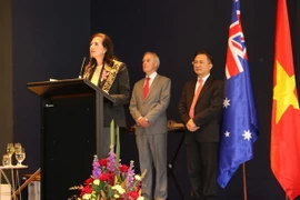 Bộ trưởng phụ trách Phát triển Quốc tế và Thái Bình Dương của Australia Fierrawanti-Wells phát biểu tại buổi lễ. (Ảnh: Khánh Linh/Vietnam+)