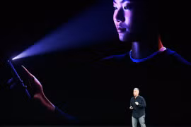 Tính năng Face ID trên iPhone X được giới thiệu hôm 12/9. (Nguồn: Wired)
