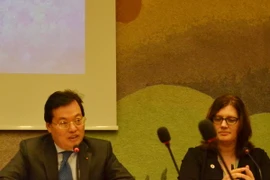 Đại sứ Dương Chí Dũng, Trưởng Phái đoàn Việt Nam tại Geneva phát biểu tại hội thảo. (Ảnh: Hoàng Hoa/TTXVN)