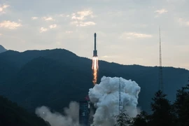 Tên lửa Trường Chinh-3B mang theo vệ tinh Bắc Đẩu rời bệ phóng. (Nguồn: THX/TTXVN)