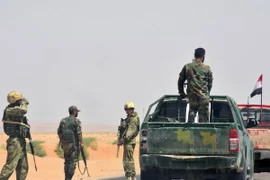 Quân đội Syria trong chiến dịch truy quét IS ở tỉnh Deir Ezzor ngày 4/9. (Nguồn: AFP/TTXVN)
