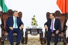 Thủ tướng Nguyễn Xuân Phúc và Thủ tướng Hungary Orbán Viktor hội đàm hẹp tại Trụ sở Chính phủ, sáng 25/9. (Ảnh: Thống Nhất/TTXVN)
