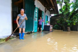Nước dân cao gây ngập lụt tại tổ 25 phường Mường Thanh, thành phố Điện Biên Phủ. (Ảnh: Xuân Tư/TTXVN)