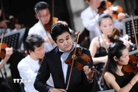 Nghệ sỹ violin Bùi Công Duy. (Ảnh: Minh Đức/TTXVN)