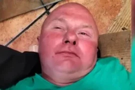 Người đàn ông giả vờ lên cơn đau tim để trốn trả tiền hóa đơn. (Nguồn: YouTube)