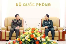 Bộ trưởng Bộ Quốc phòng Phan Văn Giang tiếp Tổng Tư lệnh Quân đội Hoàng gia Campuchia Vong Pisen. (Ảnh: An Đăng/TTXVN)