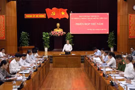 Ông Nguyễn Văn Quảng, Ủy viên Ban chấp hành Trung ương Đảng, Bí thư Thành ủy Đà Nẵng, Trưởng đoàn đại biểu Quốc hội đơn vị Đà Nẵng, Trưởng ban Chỉ đạo chủ trì phiên họp. (Ảnh: Trần Lê Lâm/TTXVN)