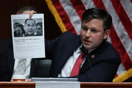 Nghị sỹ Mike Johnson phát biểu tại phiên điều trần của Ủy ban Tư pháp Hạ viện Mỹ ở Washington, DC. (Ảnh: AFP/TTXVN)