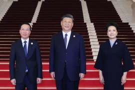 Chủ tịch nước Võ Văn Thưởng chụp ảnh chung với Tổng Bí thư, Chủ tịch Trung Quốc Tập Cận Bình và Phu nhân. (Ảnh: Thống Nhất/TTXVN)