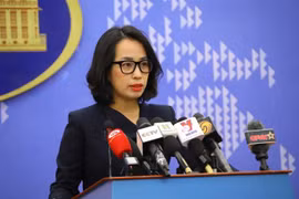 Người phát ngôn Bộ Ngoại giao Phạm Thu Hằng trả lời câu hỏi của phóng viên trong nước và quốc tế. (Ảnh: Văn Điệp/TTXVN)