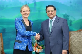 Thủ tướng Phạm Minh Chính tiếp bà Susan Pointer, Phó Chủ tịch Tập đoàn Amazon. (Ảnh: Dương Giang/TTXVN)