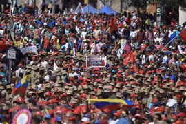 Người dân Venezuela tham gia tuần hành ủng hộ Chính phủ của Tổng thống Nicolas Maduro tại Caracas ngày 23/1/2019. (Nguồn: AFP/ TTXVN)