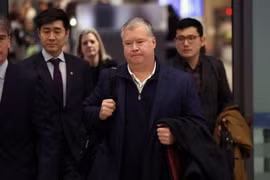 Đặc phái viên Stephen Biegun tại sân bay Incheon. (Nguồn: EPA-EFE)