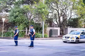 Cảnh sát gác tại hiện trường vụ xả súng ở Christchurch, New Zealand, ngày 16/3/2019. (Ảnh: THX/TTXVN)