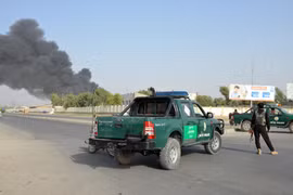 Cảnh sát Afghanistan phong tỏa hiện trường vụ đánh bom xe ở tỉnh Kandahar ngày 18/7/2019. (Ảnh: THX/TTXVN)