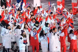 Các vận động viên Hàn Quốc và Triều Tiên tại lễ bế mạc Olympic PyeongChang 2018. (Nguồn: Kyodo/TTXVN)