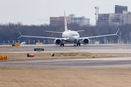 Máy bay hạ cánh tại sân bay quốc gia Reagan ở Washington D.C., Mỹ. (Ảnh: THX/TTXVN)