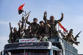 Binh sỹ Syria tại thị trấn Tal Tamr, gần Ras al-Ain, giáp giới Thổ Nhĩ Kỳ ngày 15/10/2019. (Ảnh: AFP/TTXVN)