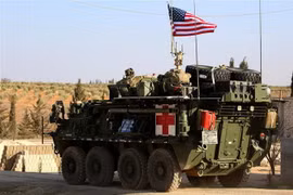 Binh sỹ Mỹ làm nhiệm vụ gần làng Yalanli, ngoại ô phía Tây thành phố Manbij, Syria, ngày 5/3/2017. (Ảnh: AFP/TTXVN)