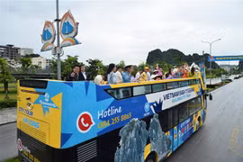 Xe 2 tầng Hạ Long City Tour. (Ảnh: Trung Nguyên/TTXVN)