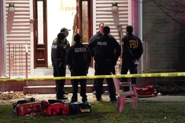 Cảnh sát điều tra tại hiện trường vụ tấn công bằng dao ở New York, Mỹ ngày ngày 28/12/2019. (Ảnh: New York Post/TTXVN)