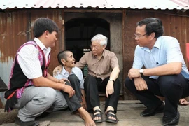 [Photo] Khắc ghi công ơn, phát huy truyền thống uống nước nhớ nguồn
