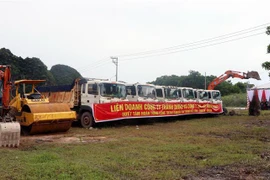 Phương tiện tham gia lễ khởi công đường bao biển nối thành phố Hạ Long và Cẩm Phả. (Ảnh: Văn Đức/TTXVN)