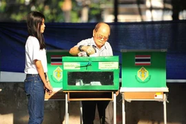 Cử tri bỏ phiếu tại một điểm bầu cử ở Bangkok, Thái Lan, ngày 24/3/2019. (Ảnh: THX/TTXVN)