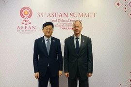 Thứ trưởng Ngoại giao Hàn Quốc phụ trách các vấn đề chính trị Yoon Soon-gu và Trợ lý Ngoại trưởng Mỹ phụ trách khu vực Đông Á và Thái Bình Dương David Stilwell. (Nguồn:fr.yna.co.kr)