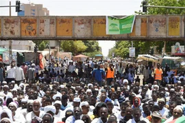 Người biểu tình tập trung tại Khartoum, Sudan. (Ảnh: AFP/TTXVN)