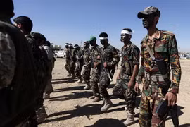 Các tay súng Houthi tại Sanaa, Yemen. (Ảnh: AFP/TTXVN)