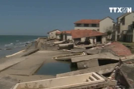 [Video] Biển Cửa Đại tan hoang do bị xâm thực, sạt lở nghiêm trọng