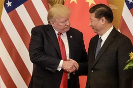 Tổng thống Mỹ Donald Trump (trái) và Chủ tịch Trung Quốc Tập Cận Bình trong cuộc gặp tại Bắc Kinh ngày 9/11/2017. (Ảnh: AFP/TTXVN)