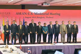 Bộ trưởng Ngoại giao ASEAN-Mỹ chụp ảnh chung. (Ảnh: Ngọc Quang-Hữu Kiên/TTXVN)