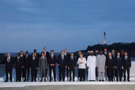 Các nhà lãnh đạo G7 và khách mời chụp ảnh chung tại Hội nghị thượng đỉnh G7 ở Biarritz, ngày 25/8/2019. (Ảnh: AFP/TTXVN)