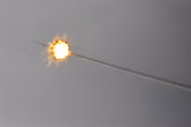 Rocket được phóng từ Dải Gaza bị hệ thống phòng thủ tên lửa Vòm Sắt của Israel đánh chặn ngày 5/5/2019. (Ảnh: AFP/TTXVN)