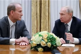 Tổng thống Nga Vladimir Putin và ông Viktor Medvedchuk. (Nguồn: AFP)