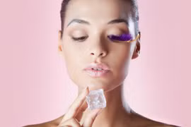 Tuyệt chiêu dưỡng da mùa Hè bằng đá lạnh cho phái đẹp