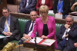 Chủ tịch Hạ viện Anh Andrea Leadsom (giữa) tại phiên họp của Hạ viện ở London. (Ảnh: AFP/TTXVN)