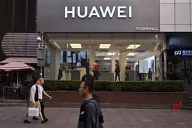 Cửa hàng của Huawei tại Thượng Hải, Trung Quốc. (Ảnh: AFP/TTXVN)