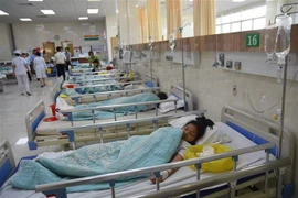 [Video] Hơn 20 học sinh nhập viện do nghi ngộ độc thực phẩm 