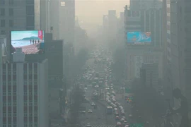 Bụi mịn bao phủ tại Seoul, Hàn Quốc, ngày 21/2/2019. (Ảnh: Yonhap/TTXVN)