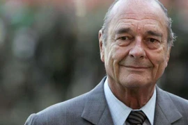 Cựu Tổng thống Pháp Jacques Chirac trong bài phát biểu được truyền hình trên toàn quốc tại Paris. (Ảnh: AFP/TTXVN)