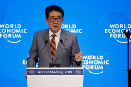 Thủ tướng Nhật Bản Shinzo Abe phát biểu trong khuôn khổ Diễn đàn Kinh tế Thế giới (WEF) ngày 23/1. (Nguồn: Reuters)