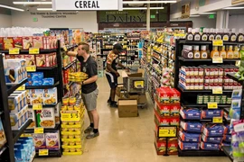 Người dân mau sắm tại một siêu thị ở Mỹ. (Nguồn: The New York Times)