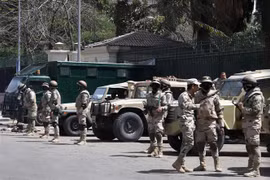 Binh sỹ Ai Cập gác tại thủ đô Cairo. (Ảnh: AFP/TTXVN)