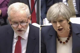 Thủ tướng Anh Theresa May (phải) và lãnh đạo Công đảng đối lập Jeremy Corbyn. (Ảnh: AFP/TTXVN)
