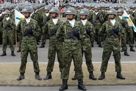 Lực lượng Phòng vệ Mặt đất tại căn cứ quân sự Asaka, Tokyo, Nhật Bản. (Nguồn: AFP/TTXVN)
