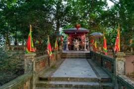 [Video] Lăng mộ Kinh Dương Vương-chốn linh thiêng níu chân du khách