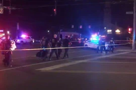 Cảnh sát phong tỏa hiện trường vụ xả súng ở Dayton, bang Ohio sáng 4/8/2019. (Ảnh: AFP/TTXVN)